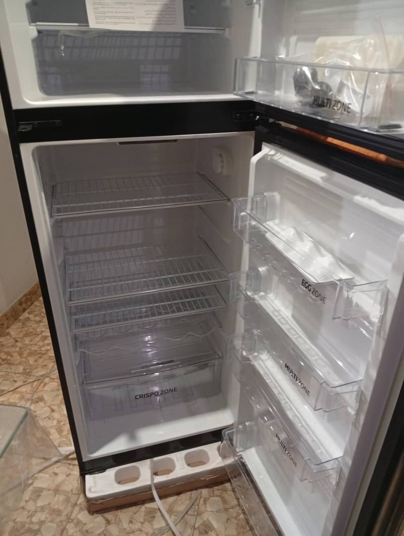 Refrigerator Medium size 4