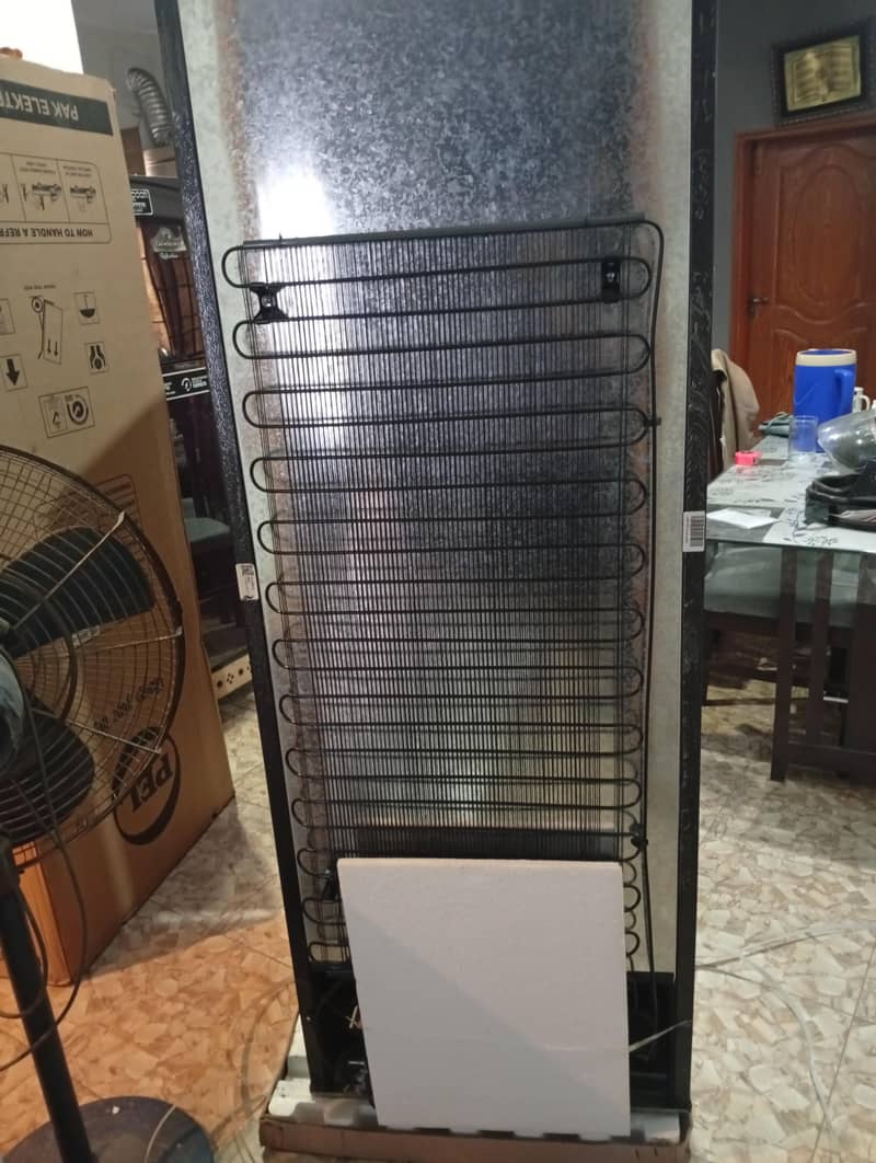 Refrigerator Medium size 5
