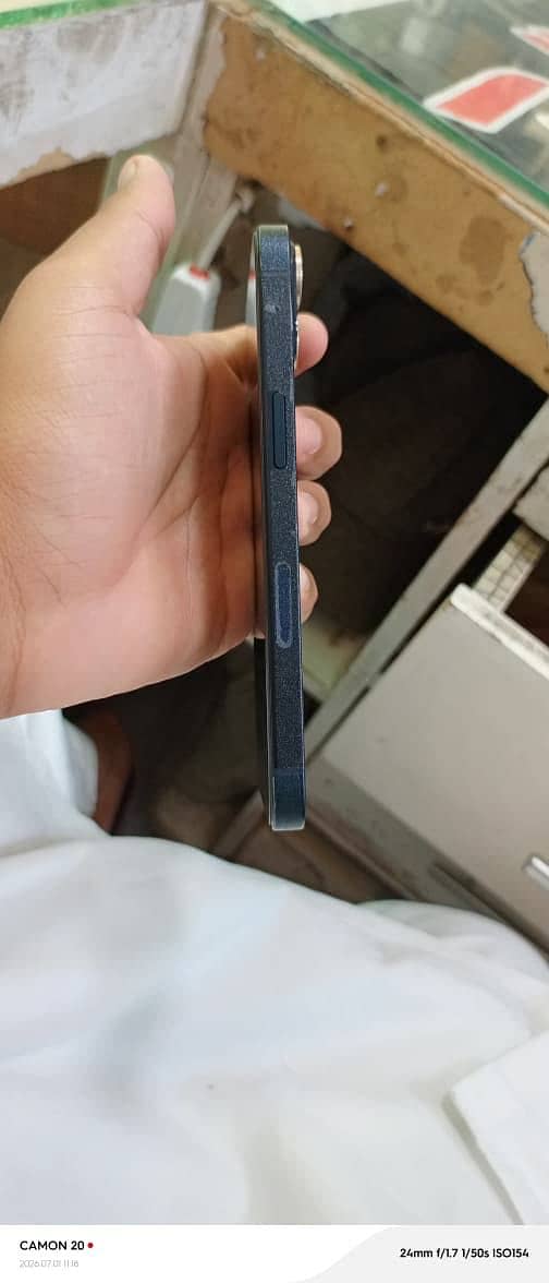 Apple iPhone 13 2