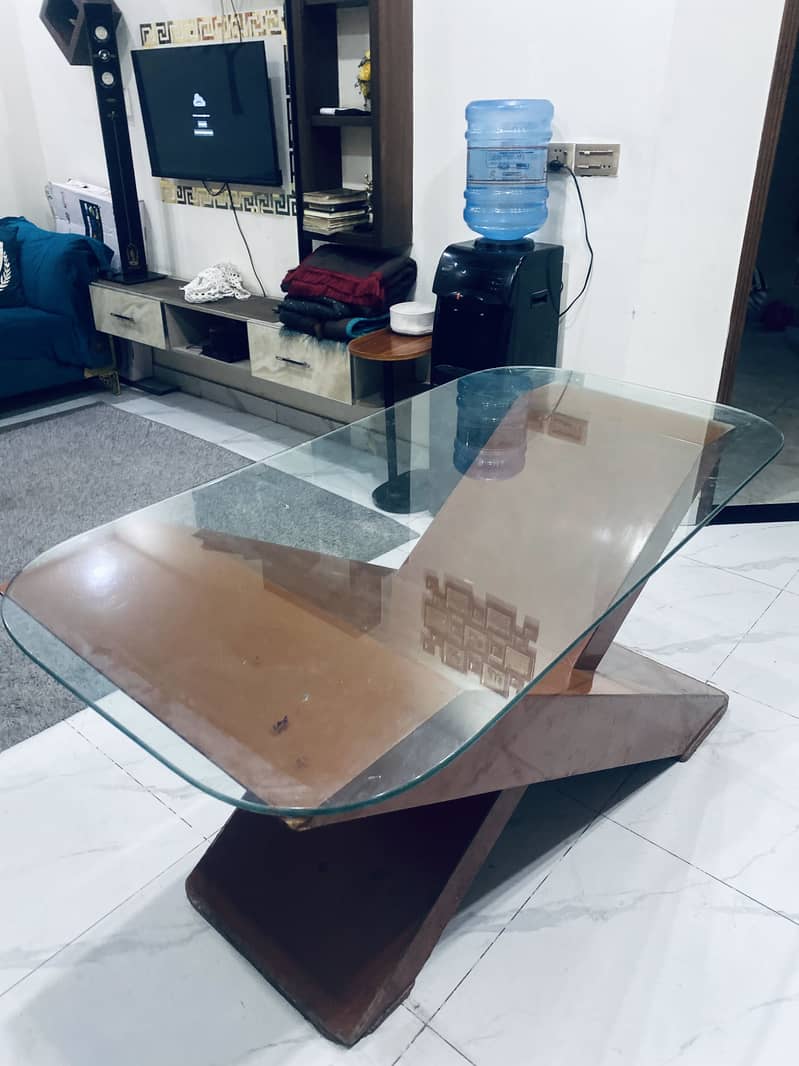 Raining Table 8 person 1