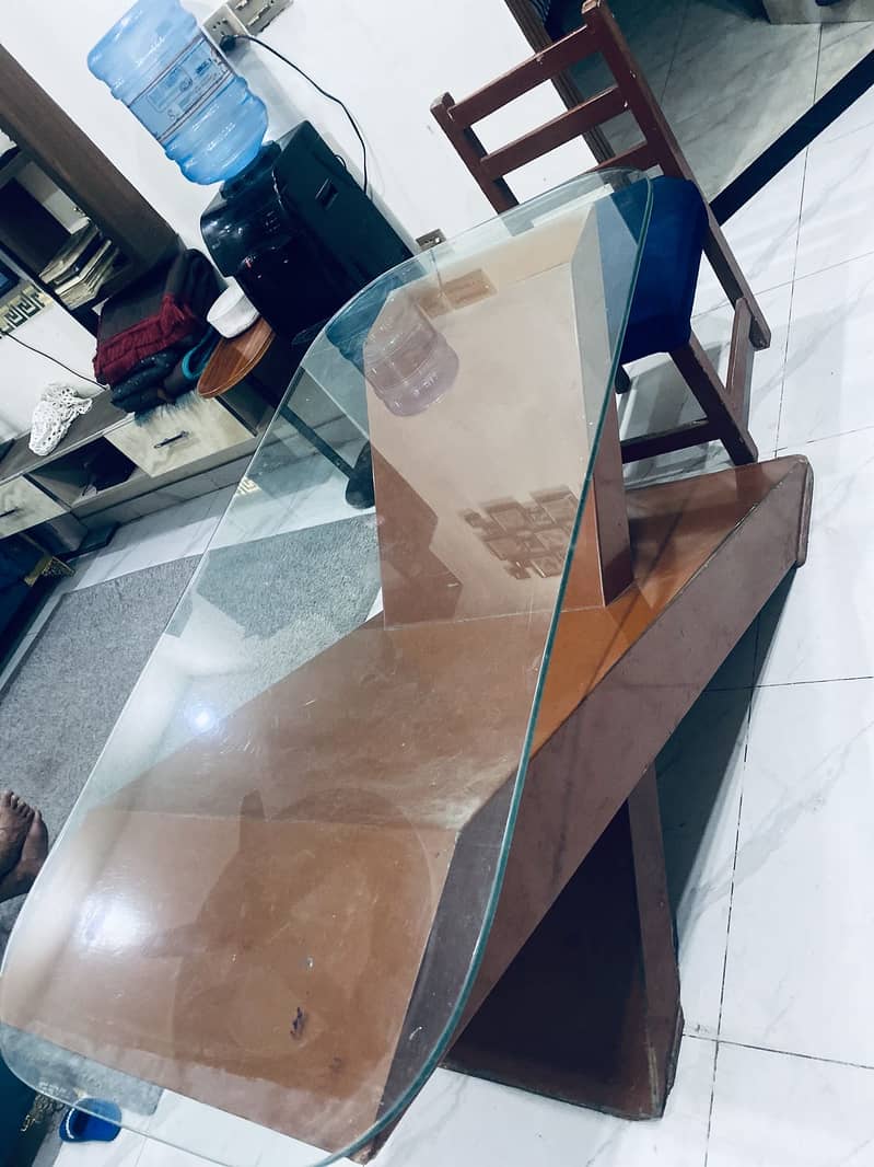 Raining Table 8 person 3