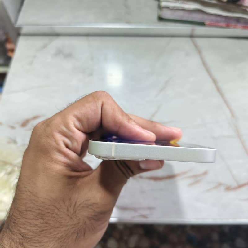 Apple iPhone 13 3
