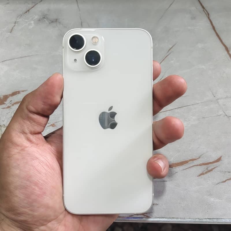 Apple iPhone 13 4