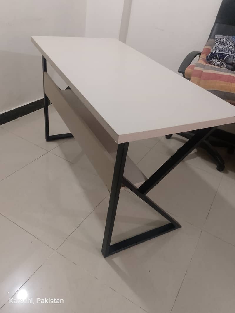 Computer Table Condition 10/10 1
