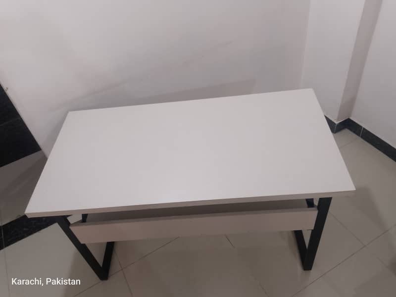 Computer Table Condition 10/10 2