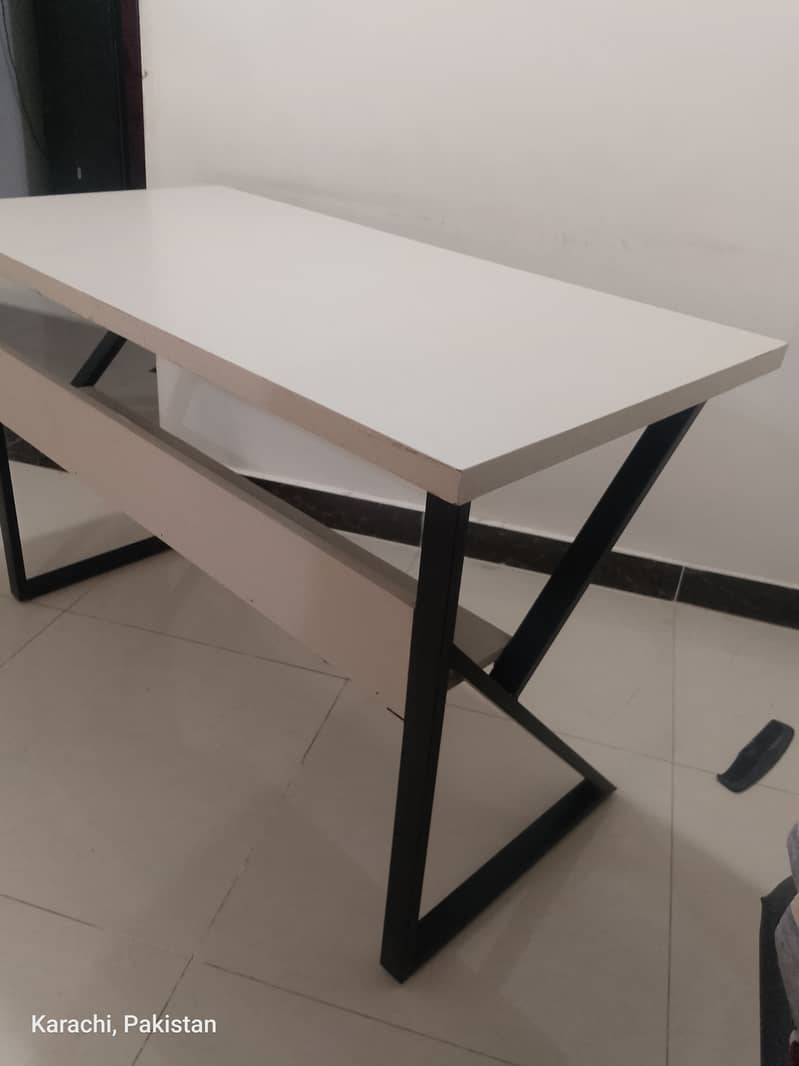 Computer Table Condition 10/10 4