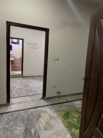 One bed flat Available for rent in Newmal kuri road islamabad