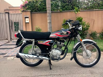 Honda CG 125 2024 model  8500 km driven only like new bike