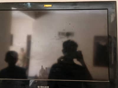Singer Platinum 32 Inch LCD TV - 10/10 Condition - Home Used