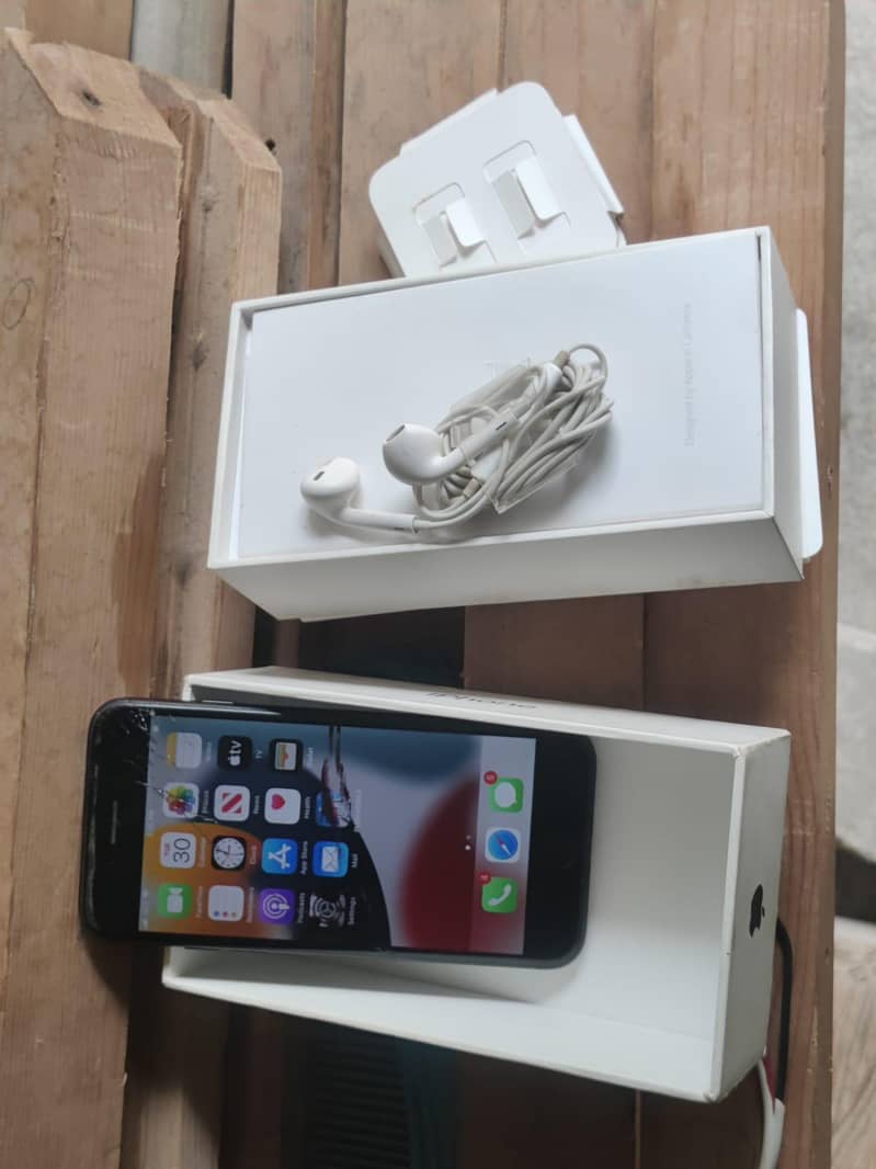 Apple iPhone 7 0