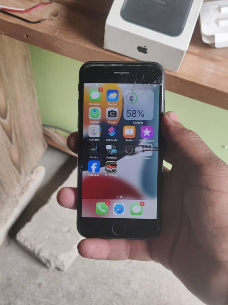 Apple iPhone 7 4