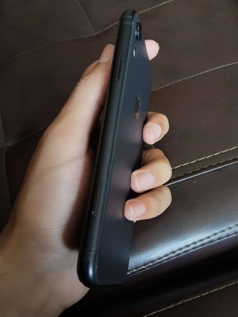 iPhone XR 3