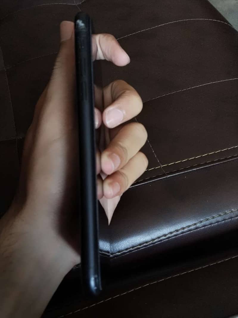 iPhone XR 4
