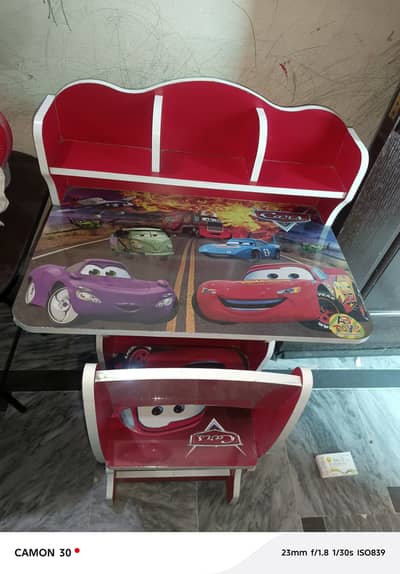 Kids study table and chair