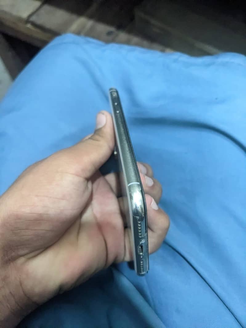Apple iPhone X 3