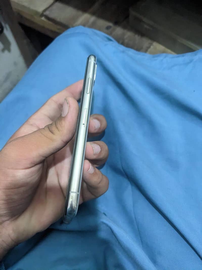 Apple iPhone X 5