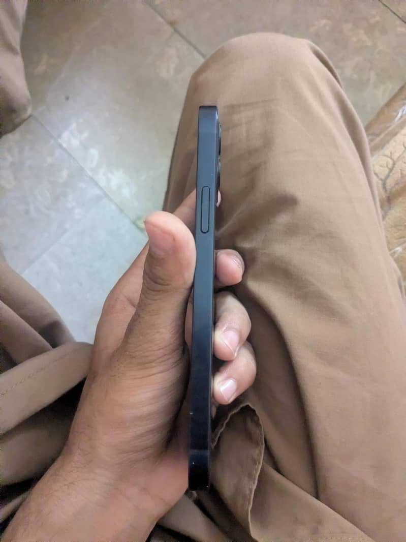 Apple iPhone 12 2