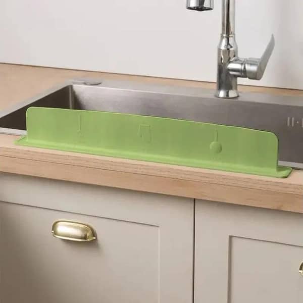 Silicone Sink Splash Guard for Kitchen & Bathroom | Anti-Spill Faucet Splash Stopper & Water Blocker | Waterproof Flexible Water Retaining Board with Strong Suction Cups | Portable Water Retaining Strip Reusable Water Splash Guard for Bathroom