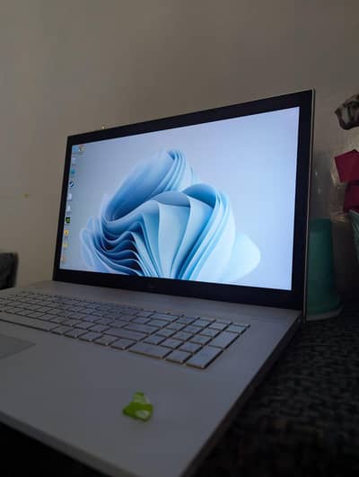 HP ENVY 17.3 inch Touch | i7 8Gen | 2GB Graphics Card | 8GB Ram |238GB
