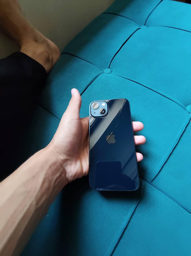 Apple iPhone 13 4
