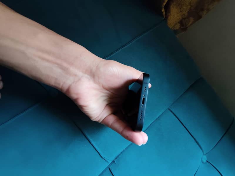 Apple iPhone 13 7