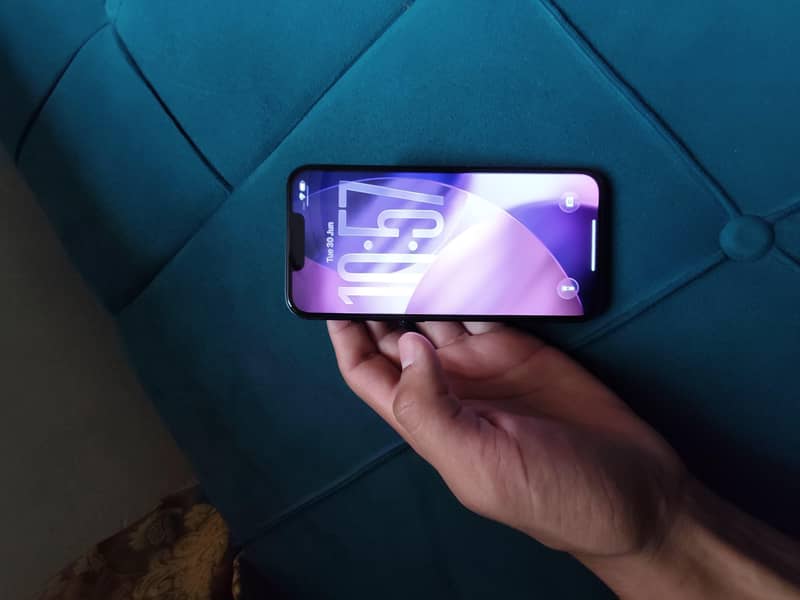 Apple iPhone 13 8