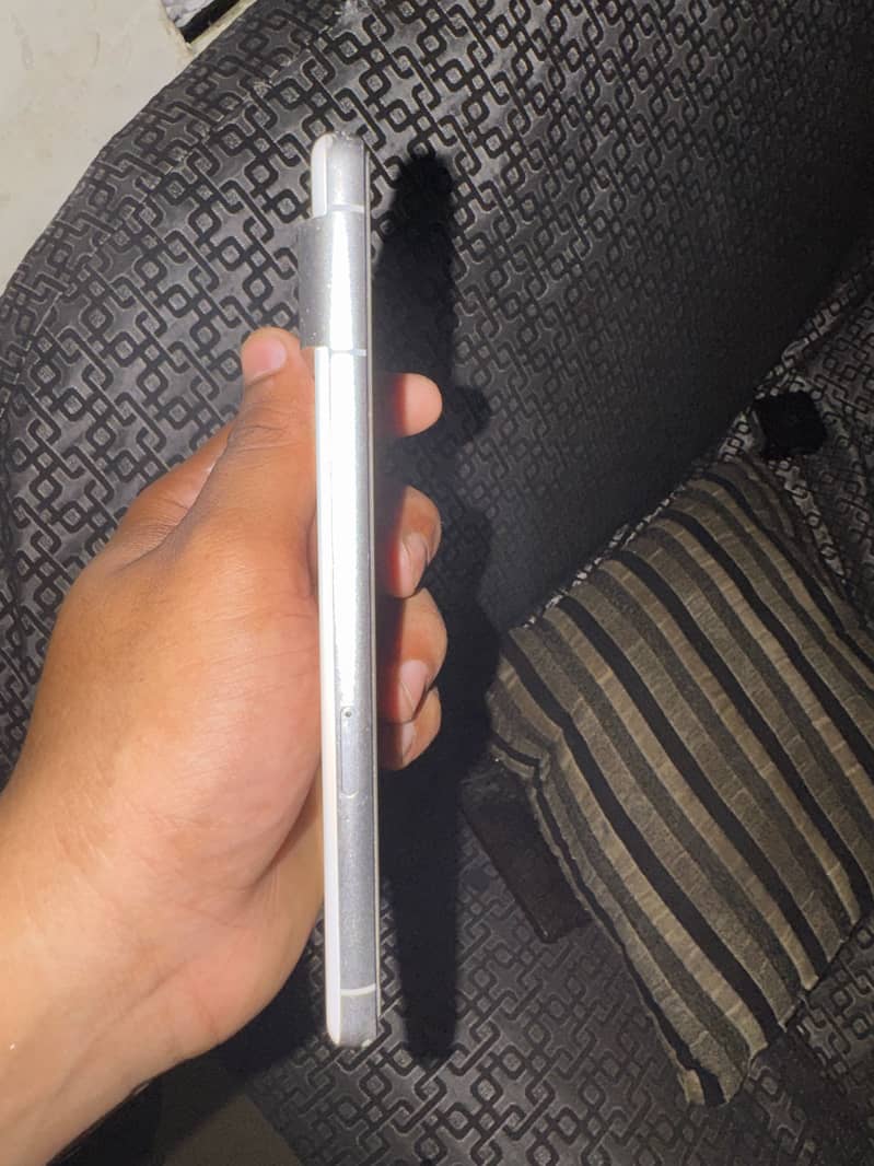 Google Pixel 7 4