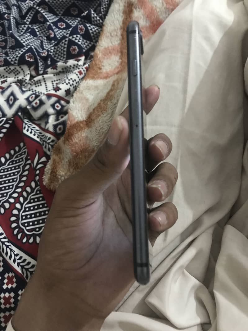 Apple iPhone 8 Plus 1