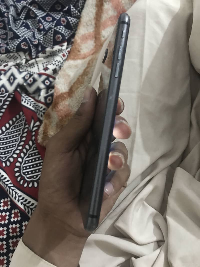 Apple iPhone 8 Plus 2