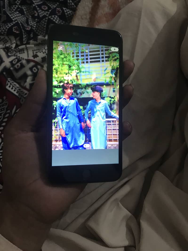 Apple iPhone 8 Plus 3