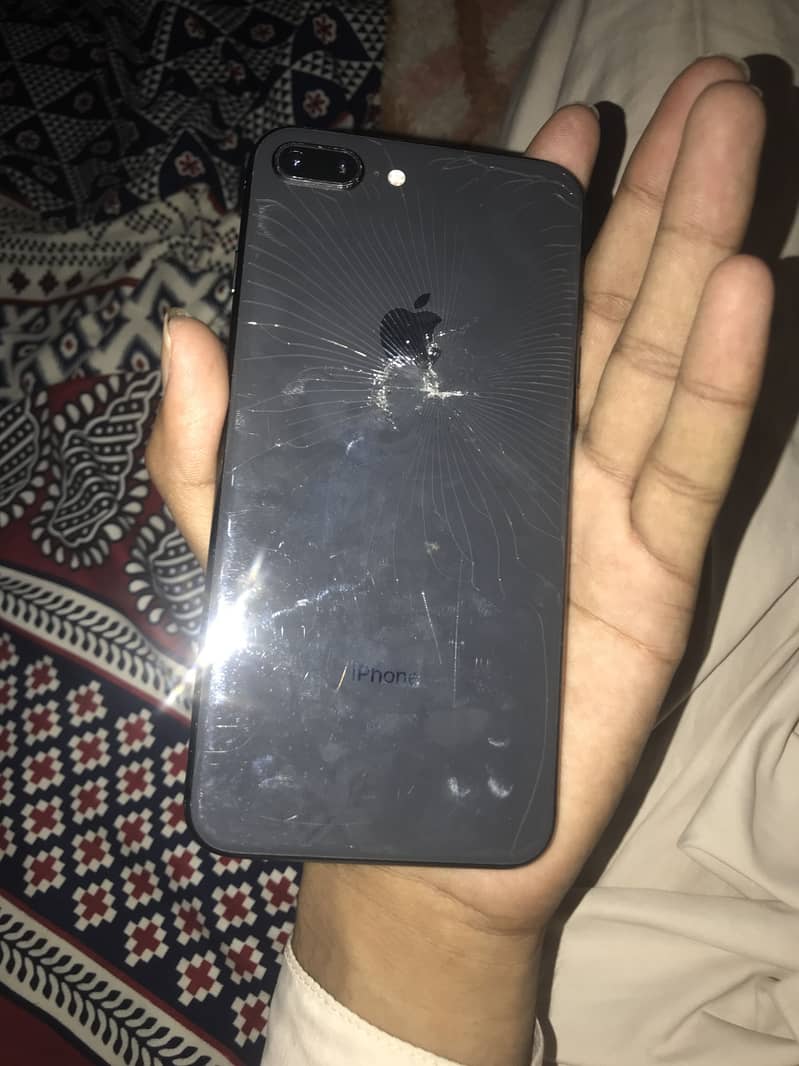 Apple iPhone 8 Plus 5