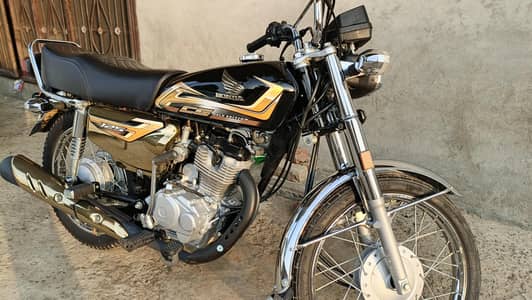 Honda 125 self start gold edition 2026