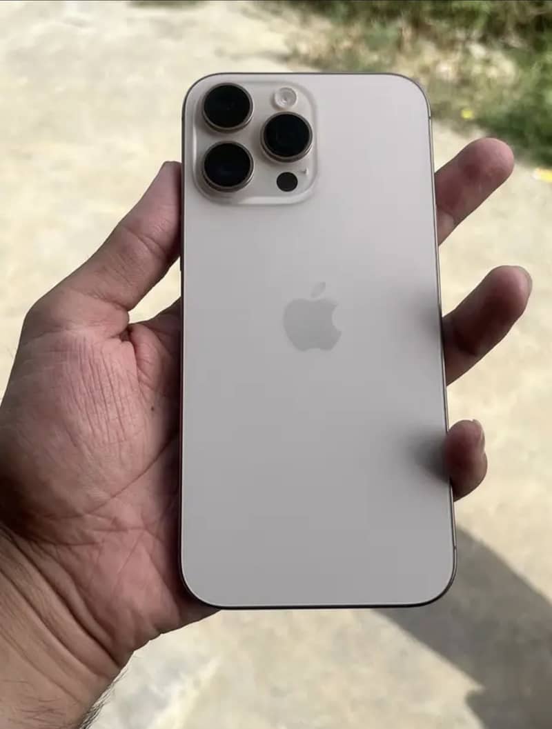 Apple iPhone 16 Pro Max 0
