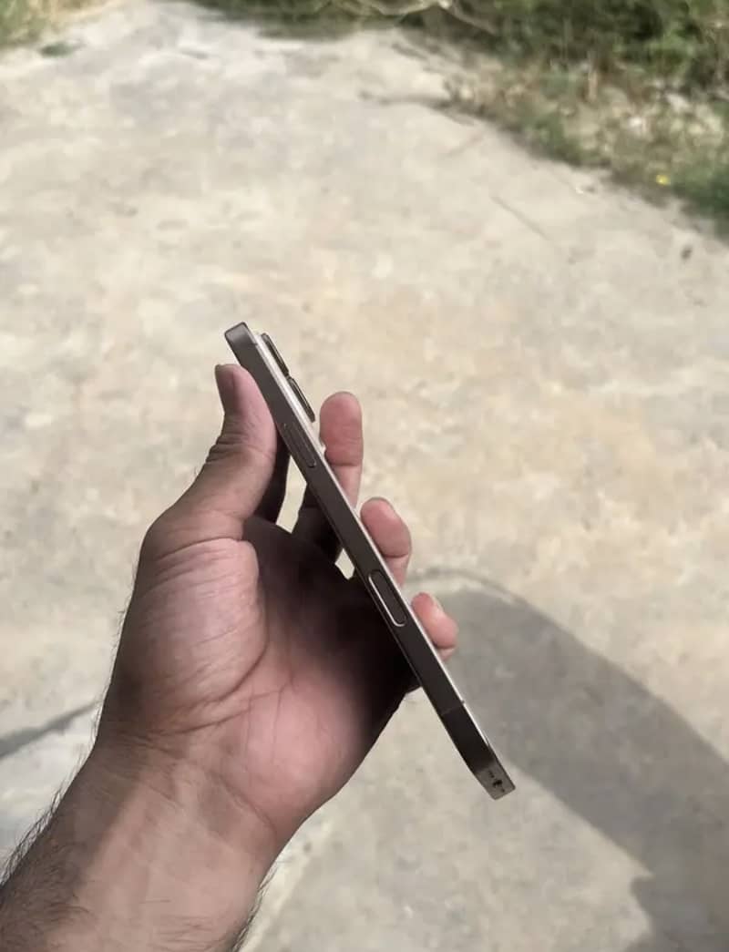 Apple iPhone 16 Pro Max 5