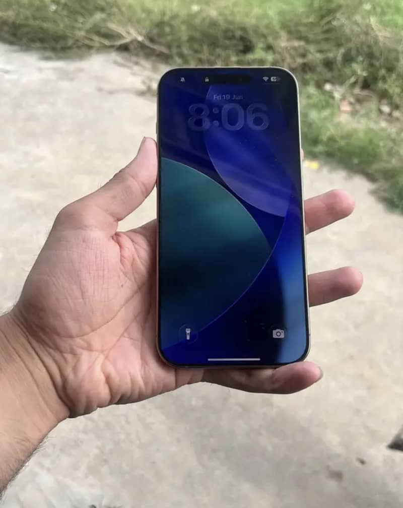 Apple iPhone 16 Pro Max 6