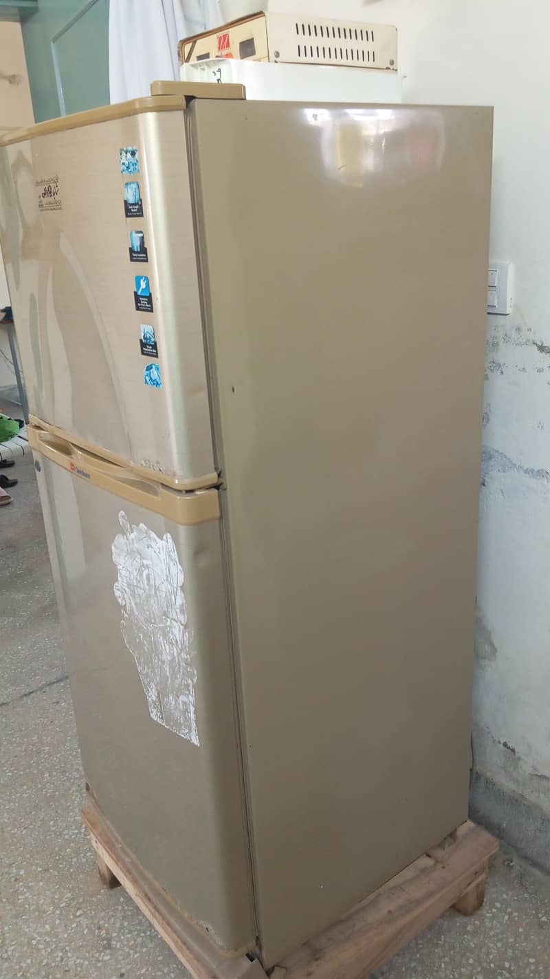 medium fridge 0