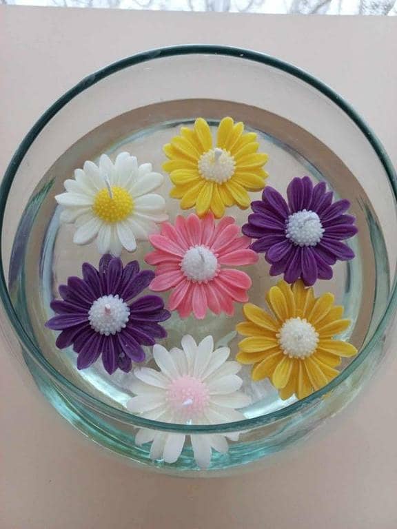 cute daisy flower scented candles for home decor, bridal shower, baby shower, bridesmaid, wedding and gifting, refreshing aroma, paraffin wax, colors customisable, bulk orders available