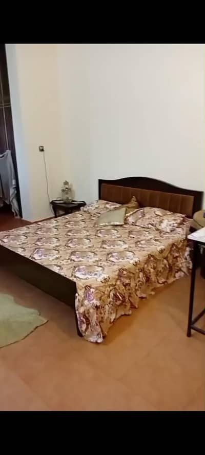 neat and strong queen size bed set
