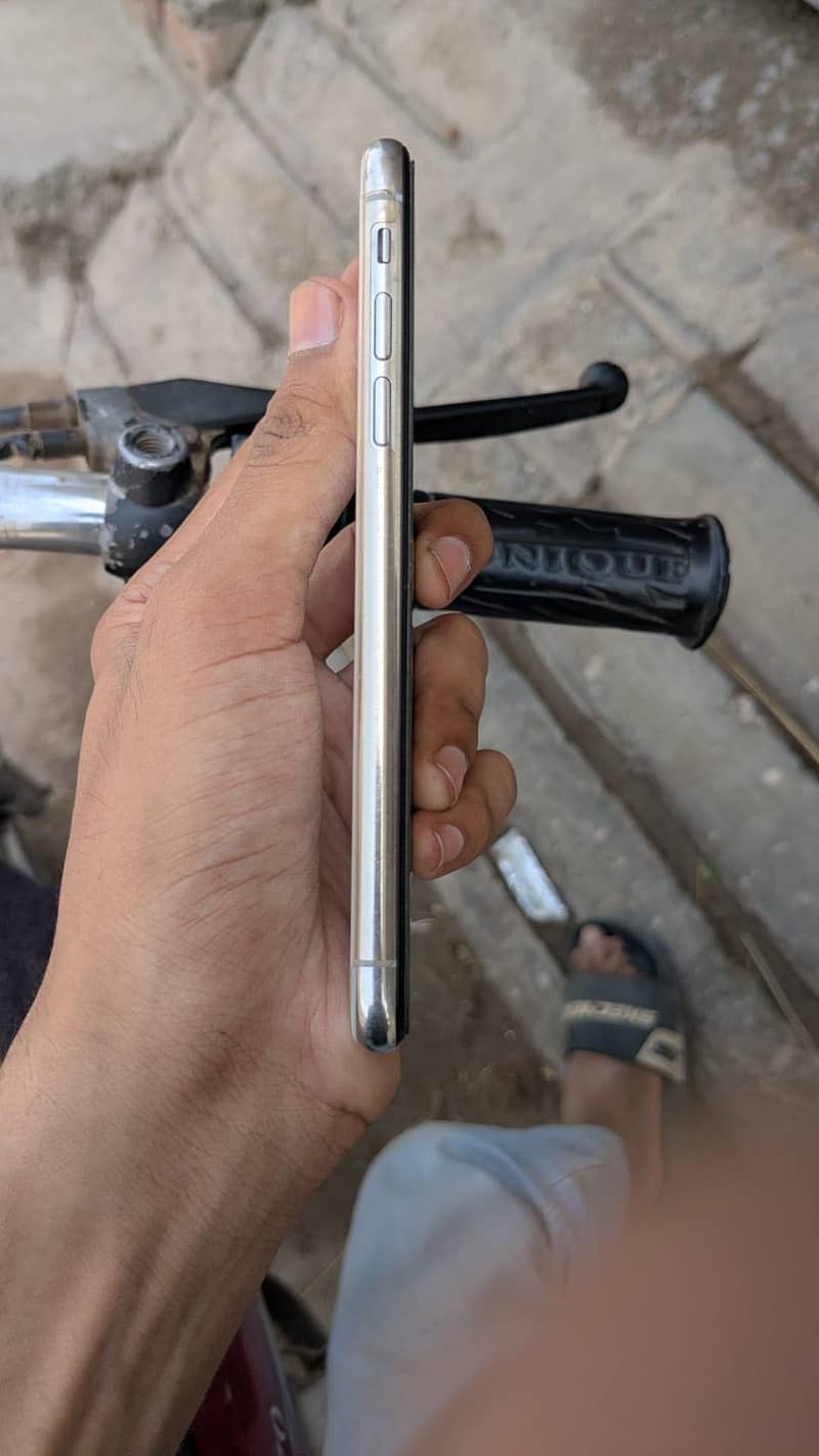iPhone X 3