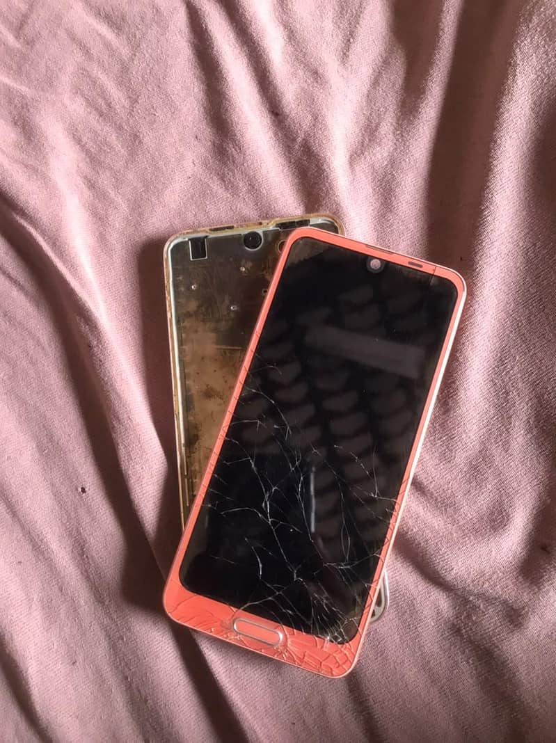 Sharp Aquos R2 1
