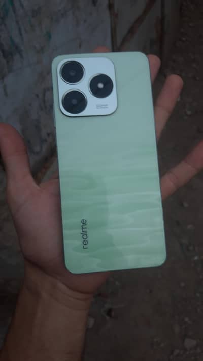 Realme C63