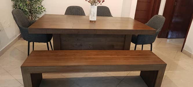 I want to sell dining table with chairs and bench