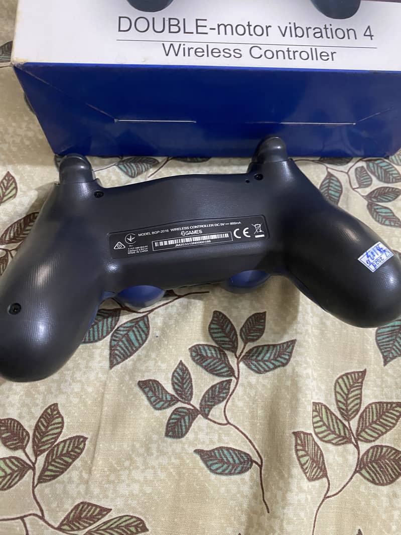PS4 NEW CONTROLLER 1