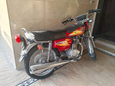 Honda CG 125 2022 - Red color - Excellent maintained bike