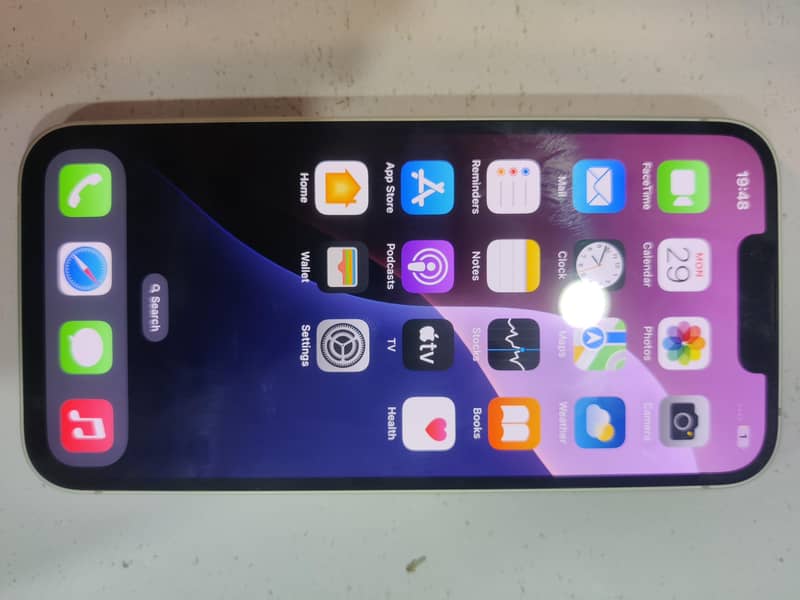 Apple iPhone 16e 1