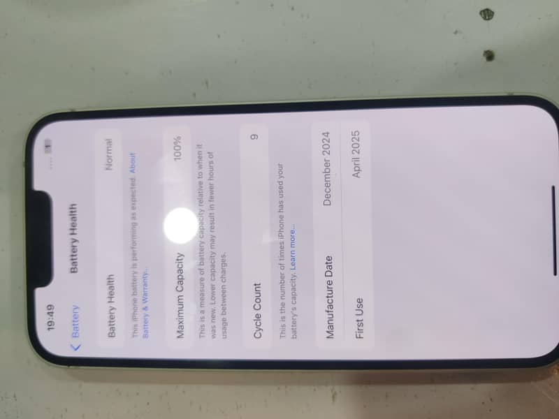 Apple iPhone 16e 2