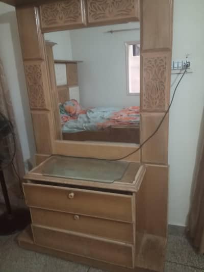deressing table