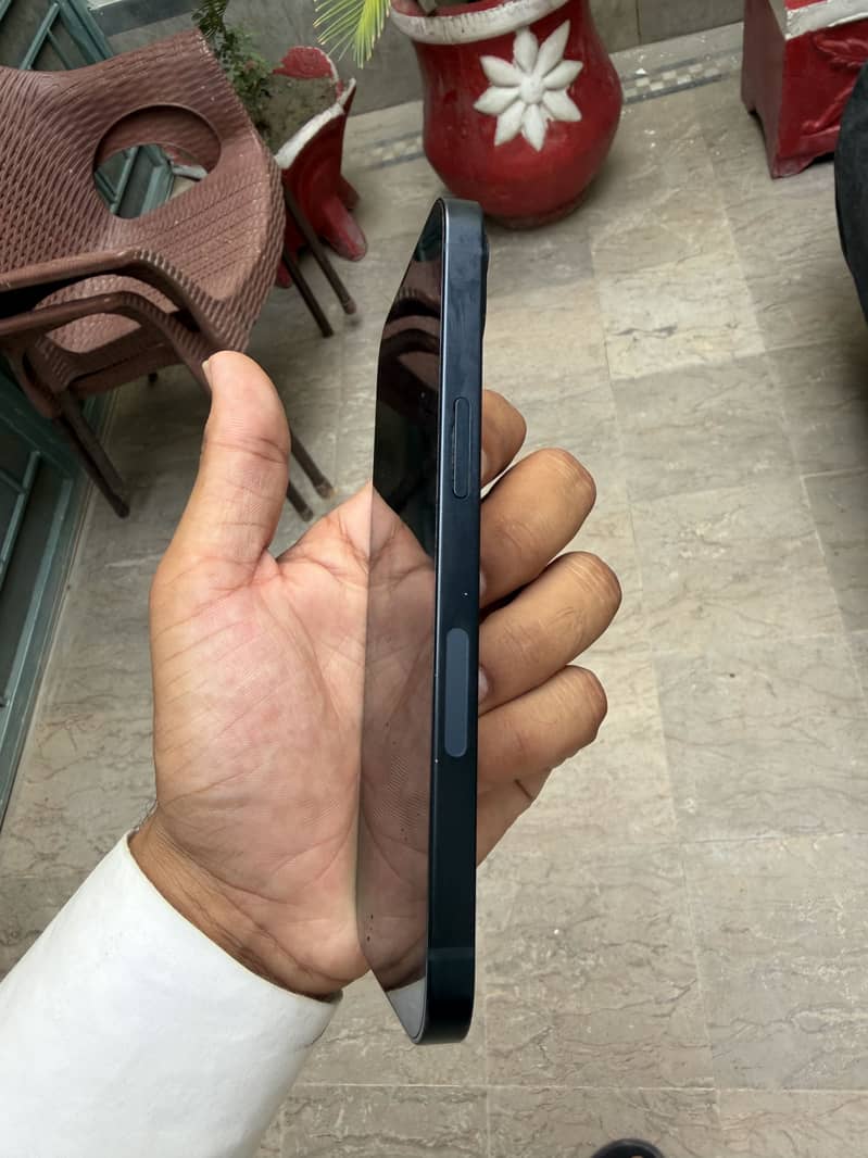 Apple iPhone 13 1