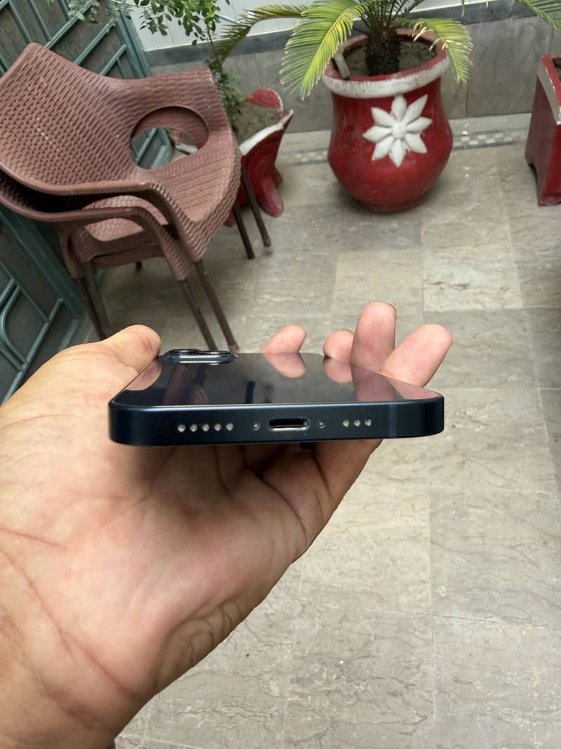 Apple iPhone 13 2