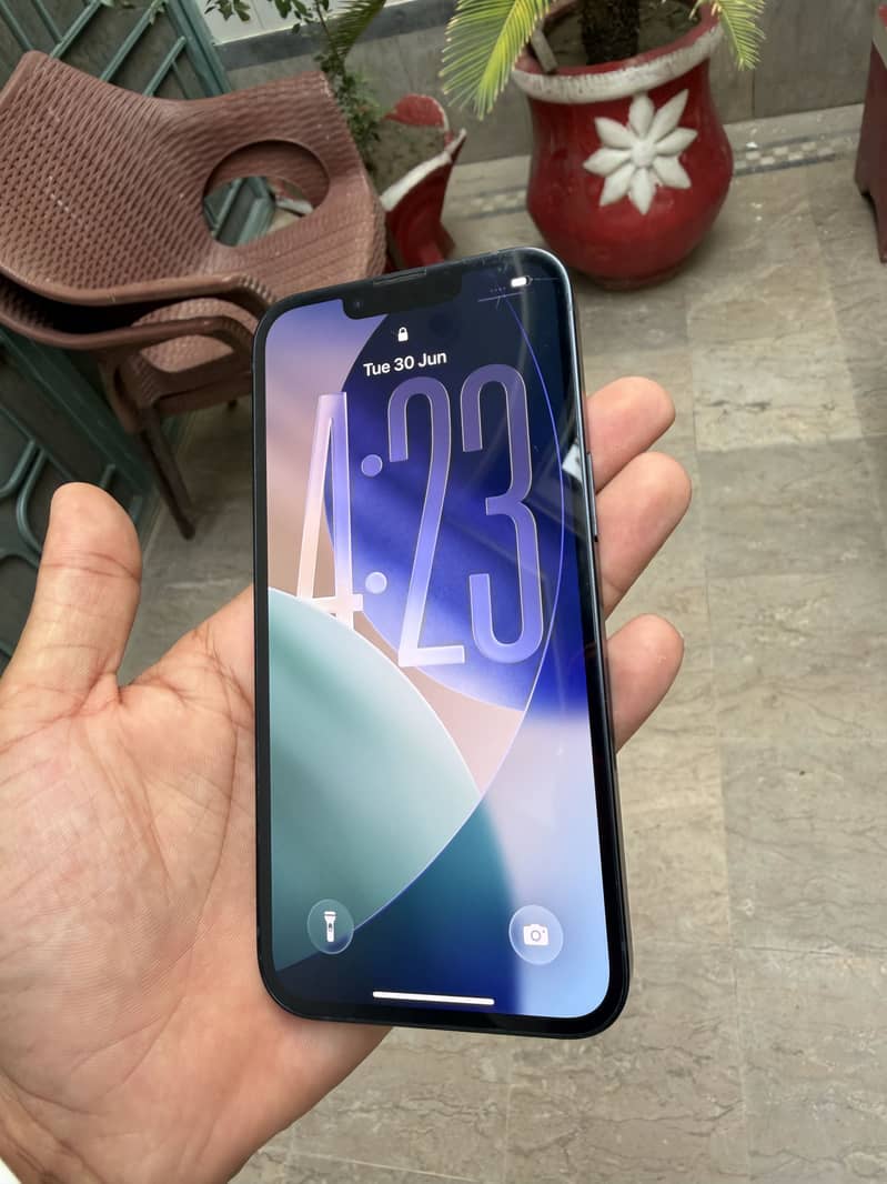 Apple iPhone 13 4